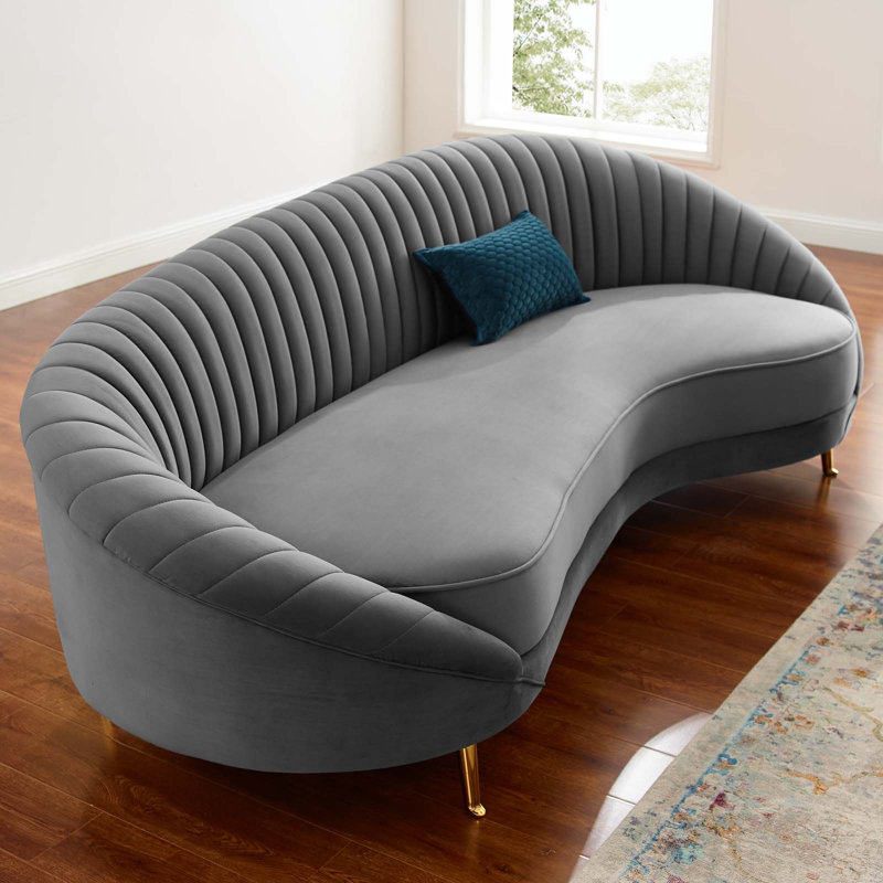 Canapé courbé en velours à accoudoirs évasés 41,5 po Camber, Velours gris