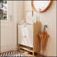 Armoire de rangement pour chaussures 31,5 pouces de style nordique avec 2 tiroirs rabattables, organisateur autoportant avec pieds en bois massif pour le vestibule, étagère à chaussures étroite (blanc et bois massif de couleur assortie)