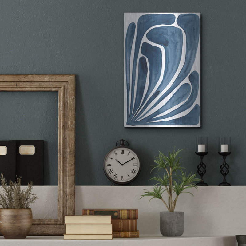 «Blue Stylized Leaf II» par Regina Moore, art mural en métal, H 16 po x l 12 po