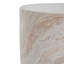 Table d'appoint légère en forme de tonneau en béton pour une utilisation intérieure et extérieure avec une finition en travertin naturel et une conception multifonctionnelle.