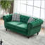 Causeuse en velours 67 po avec accoudoirs roulés et têtes de clous Chesterfield