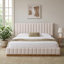 Très grand lit plateforme pour chambre à coucher, base en bois massif recouvert de lin beige doux avec tête de lit épaisse