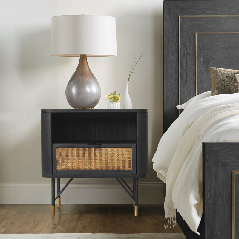 Table de chevet noire en acacia avec détails en rotin