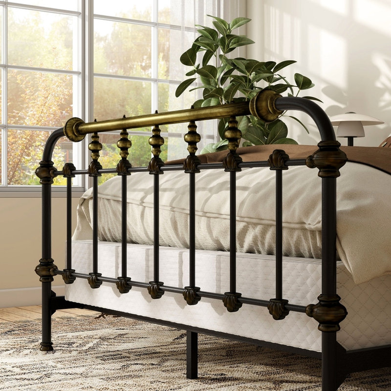 Cadre de lit grand format, noir antique, style transitionnel, accents dorés brossés à la main en métal, 7 broches sur la tête de lit, thermolaqué pour une utilisation dans la chambre à coucher,