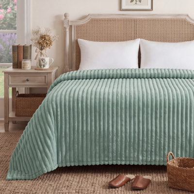 Bedsure Throw Flannel Fleece Blanket for Girls, 300 GSM Soft and Cozy Blanket for Dorm & Home Decor, Green, All-Season Gift
