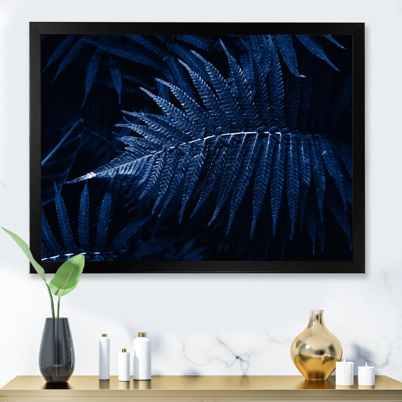 Feuilles tropicales en bleu classique - photographie sur toile, Cadre d'angle fermé noir, H 30 po x l 40 po