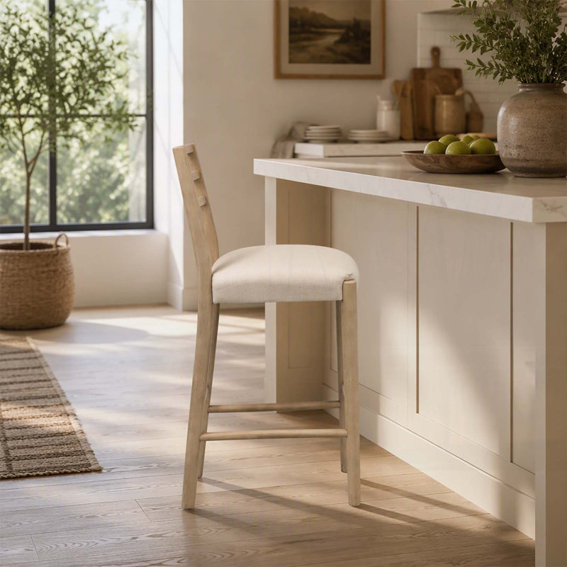 Ensemble de tabourets de bar à dossier échelle de style campagnard charmant, confortables et durables pour les espaces repas modernes.