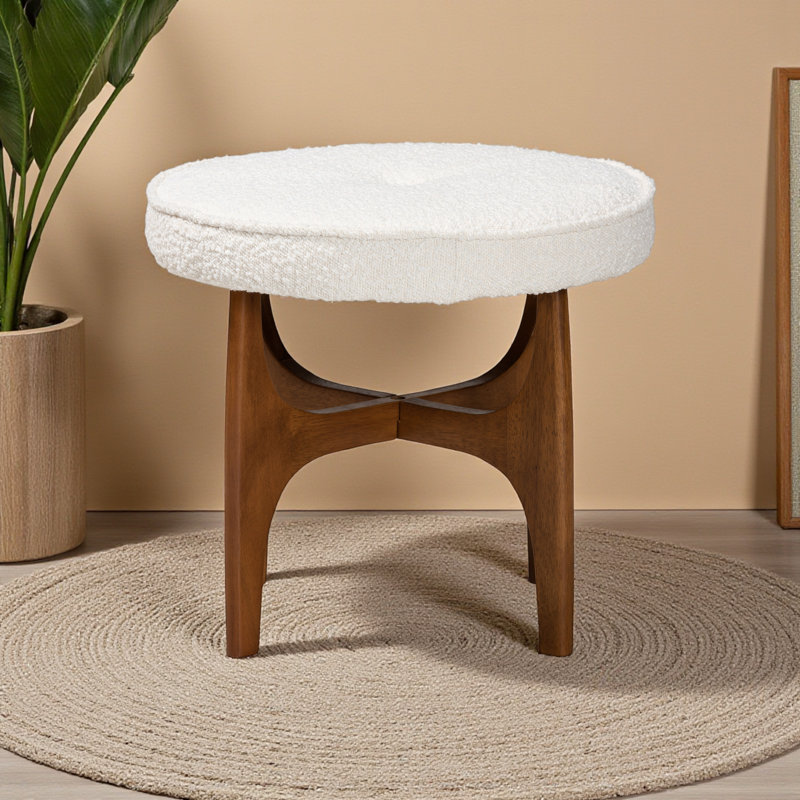 Repose-pieds Sky avec repose-pieds en tissu crème et finition noyer brun, H 17,99 po x l 19,15 po x P 19,15 po, Crème, crème