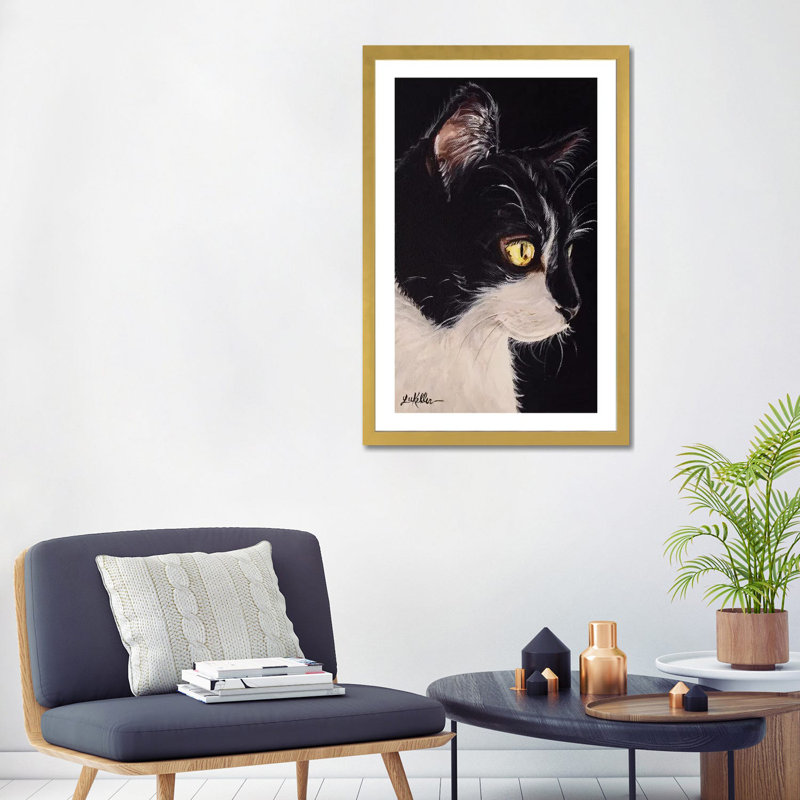 « Tuxedo Cat » par hippie Hound studios-impression, Blanc, H 32 po x l 24 po x P 1 po, Papier encadré doré