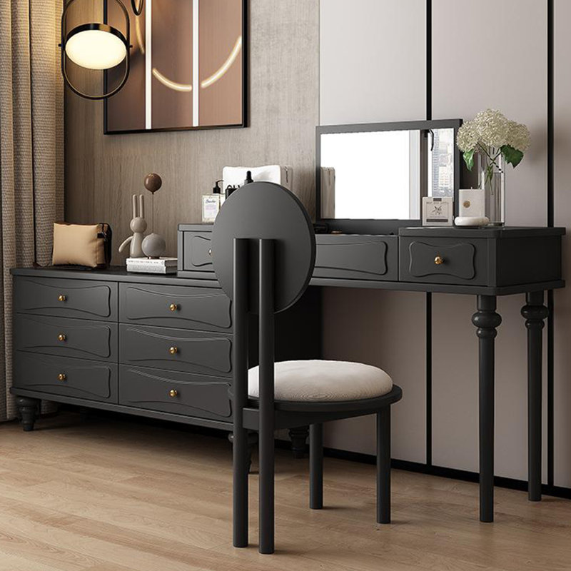 Travor, Black