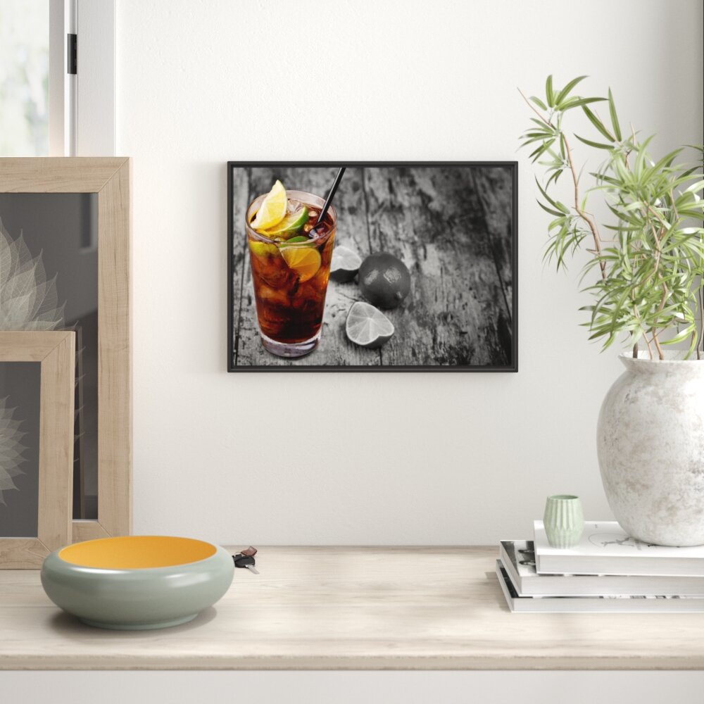 Gerahmtes Wandbild Cuba Libre mit vielen Limetten