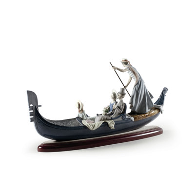 Figurine dans la gondole