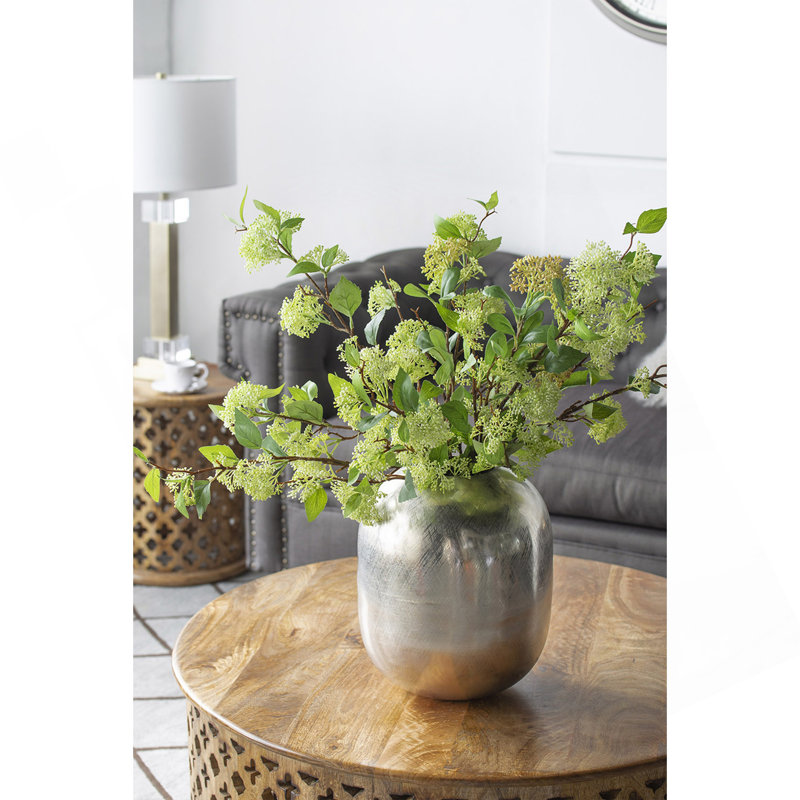 Vase en aluminium 10,5 x 10,5 x 13 po, stries argentées