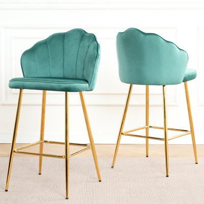 Paire de chaises de bar en velours en forme de coquillage avec pieds en métal doré. Pour le café, le bar et le restaurant. Ergonomique pour réduire la fatigue. Siège en éponge douce. Courbe gracieuse. Base robuste. Pied réglable coulissant