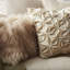 Housse et insert de coussin rectangulaire en laine d'agneau Iyana-38928767-108224565