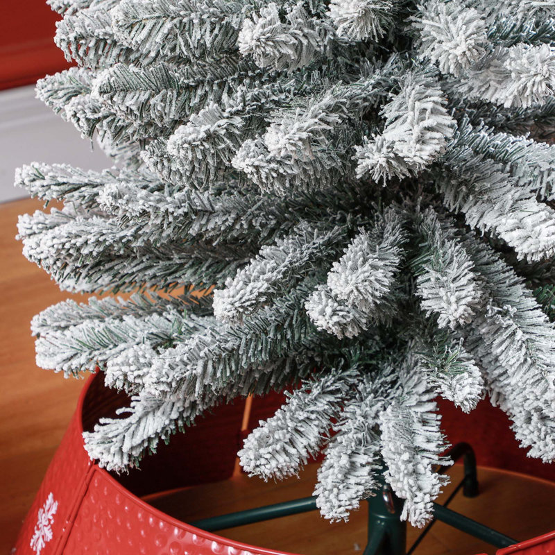 Arbre de Noël artificiel à forme allongée 5 pi avec base en métal 263