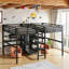 Lit mezzanine simple au-dessus d'un lit simple en métal avec bureau double, armoire, tablettes et prises de courant-1282184621