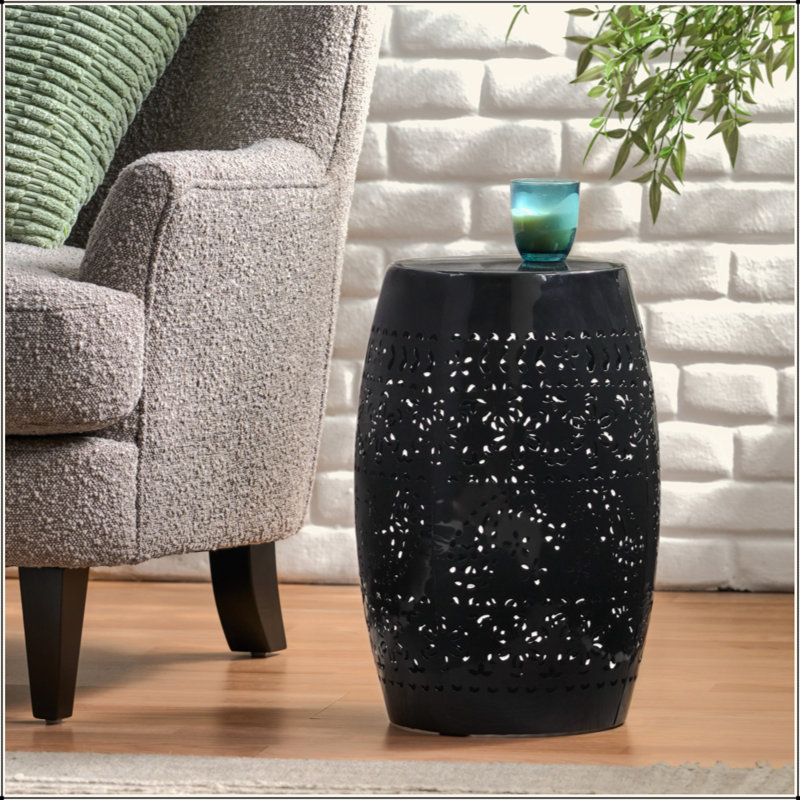 Charmante table d'appoint moderne avec un design exquis et une structure durable, Noir