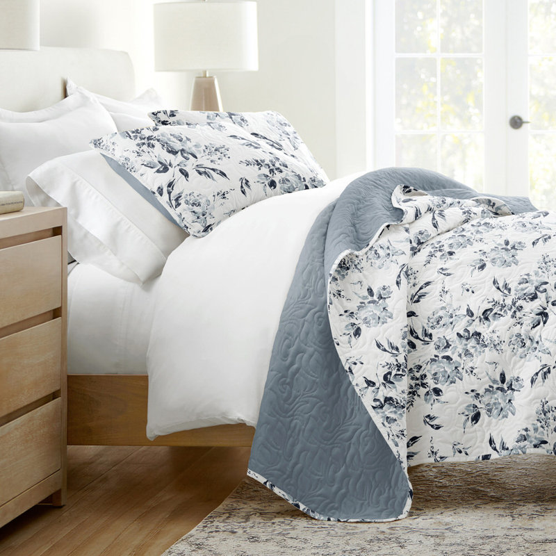 Quilt Set Super Soft Lightweight All Season Quilted Coverlet in Rose Garden, King Coverlet Set + 2 Standard Pillow Shams