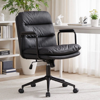 Chaise de bureau ergonomique à dossier moyen avec inclinaison à 40 ° en similicuir brun, accoudoirs rembourrés, pivotant à 360 °, chaise de travail à hauteur ajustable pour bureau à domicile, bureau d'ordinateur ou coiffeuse