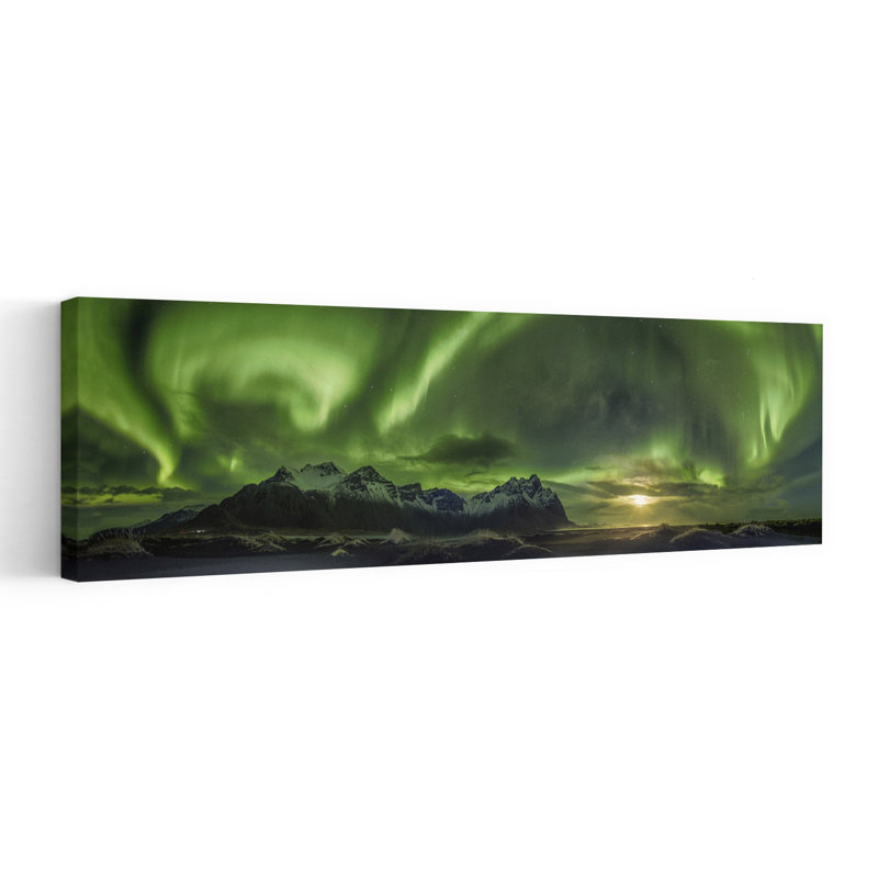 «Northern Lights Mountain Glow», H 36 po x l 12 po