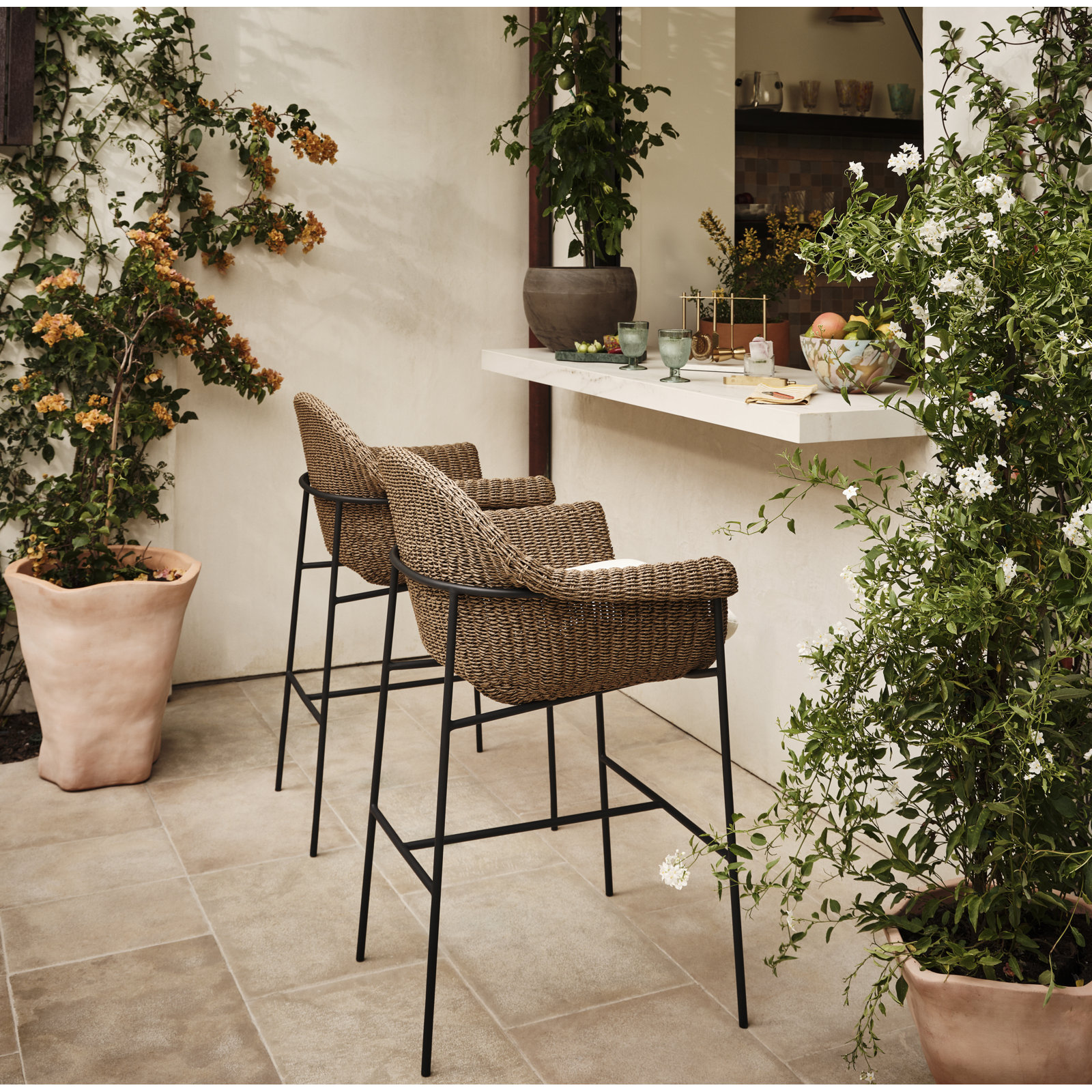 Rivah 42.25'' Polyethylene (PE) Wicker Outdoor Bar Stool with Cushion, Black/Brown, Cream