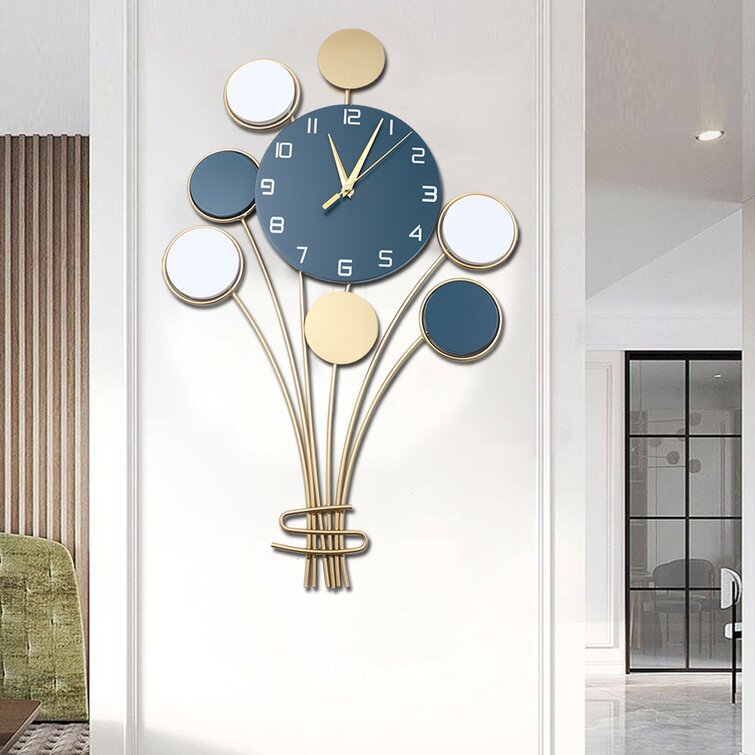 Horloge Murale en Métal Doré : Design Créatif, Mouvement Quartz