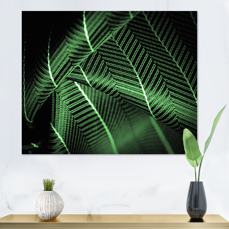 Tissu en soie vert foncé avec une fine rayure blanche I - photographie sur toile, H 16 po x l 32 po x P 1 po, Toile tendue