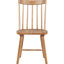 Deux chaises de salle à manger, construction en bois massif, brun naturel, design élégant, pieds fins et siège confortable.