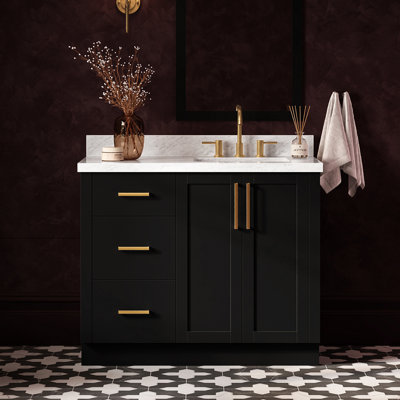 Meuble-lavabo rectangulaire simple de 43 pouces (109 cm) décalé vers la droite, avec comptoir en marbre blanc de Carrare de 1,5 pouce (3,8 cm) d'épaisseur, finition noire.