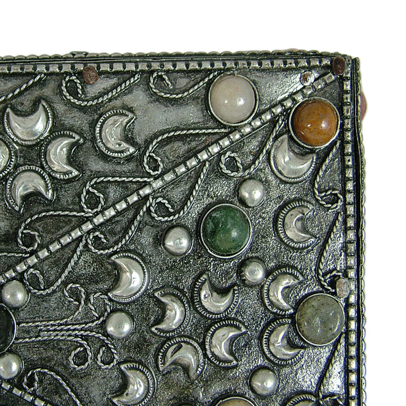 Boîte à bijoux en laiton repousse