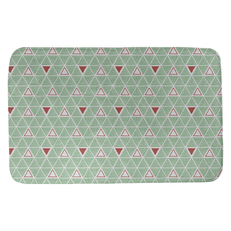 Tapis de bain géométrique à motif de triangles dessinés à la main, l 21 po x L 34 po, Vert/rouge