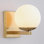 Applique murale moderne de style Mid-Century avec finition dorée et abat-jour en verre givré, luminaire mural en laiton pour la chambre à coucher, le salon, la salle de bain, le couloir et l'entrée