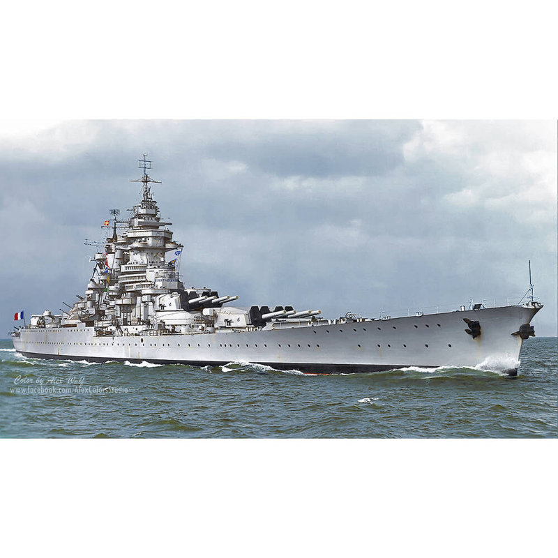 Cuirassé français Richelieu large, H 10 po x l 30 po x P 5 po