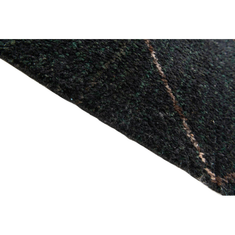 Tapis noir Kalmanovitz