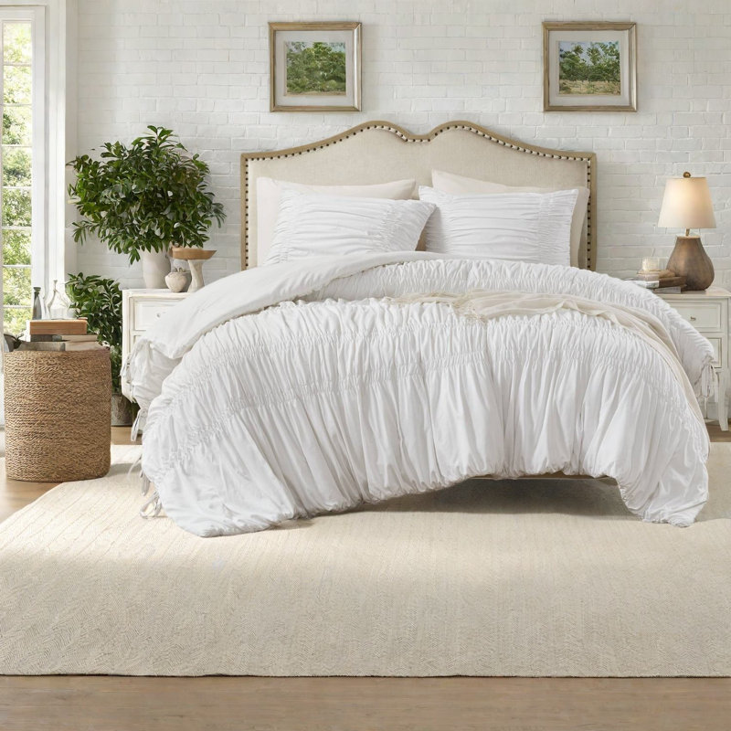Ultra-soft White Bedding Set, Microfiber Comforter With Romantic Design For Year-round Use