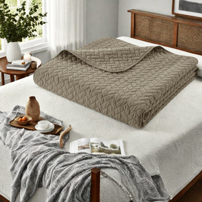 Luxurious Queen Bedding Sets, Cotton Filled Herringbone Quilt For Home