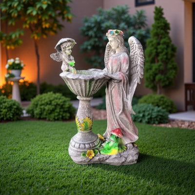 Statue ange et piscine