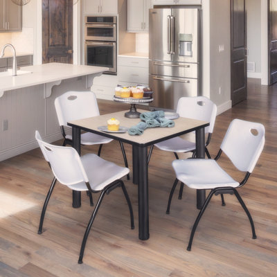 Plateau de table Kee Square, 4 chaises empilables
