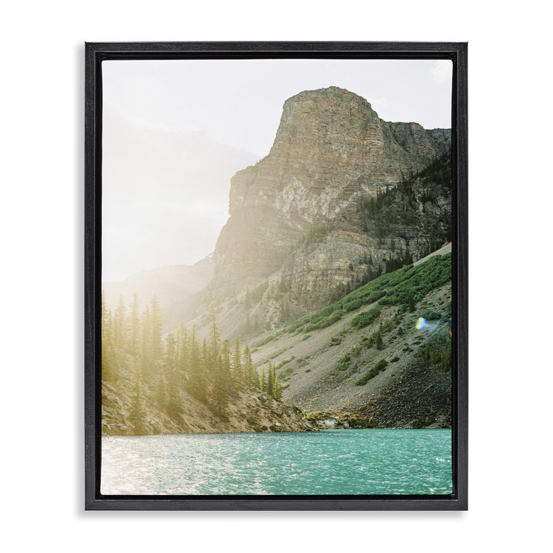 Sunlit Hills Peak, art mural sur toile flottante par Justine Milton, Cadre flottant noir de jais, H 21 po x l 17 po