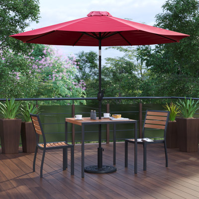 Table de patio en faux teck Abi-Louise, 2 chaises et parasol 9 pi avec base