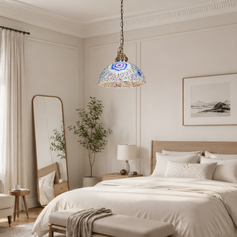 Luminaire suspendu dôme en verre bleu mosaïque avec cadre en fer bronze, chaîne de suspension réglable, ampoule E26 à culot chaud incluse
