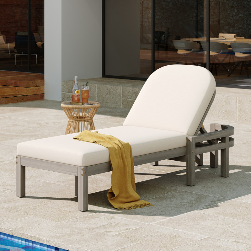 Chaise longue d'extérieur, dossier réglable à 5 positions, bois massif, contour arqué, contemporain, bord de piscine, Gris