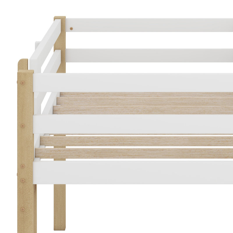 Lit mezzanine en bois avec échelle