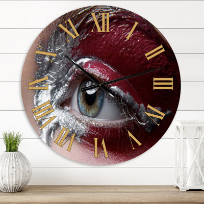 Photo retouchée - horloge murale moderne