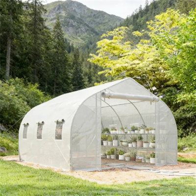 Serre à tunnel blanche avec tablettes de rangement intérieures, couverture en acier galvanisé avec fenêtres en filet et porte enroulable, capacité de poids de 110 lb par niveau