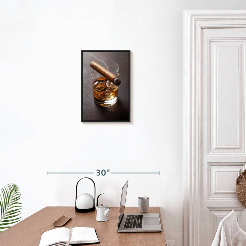 Cigare sur verre à whisky, 13 po x 19 po, Cadre flottant noir