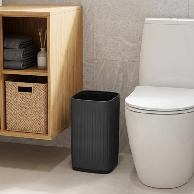 Petite poubelle de salle de bain en métal 2,6 gallons / 10 L, poubelle rose avec base antidérapante, imperméable et durable pour la chambre de bureau
