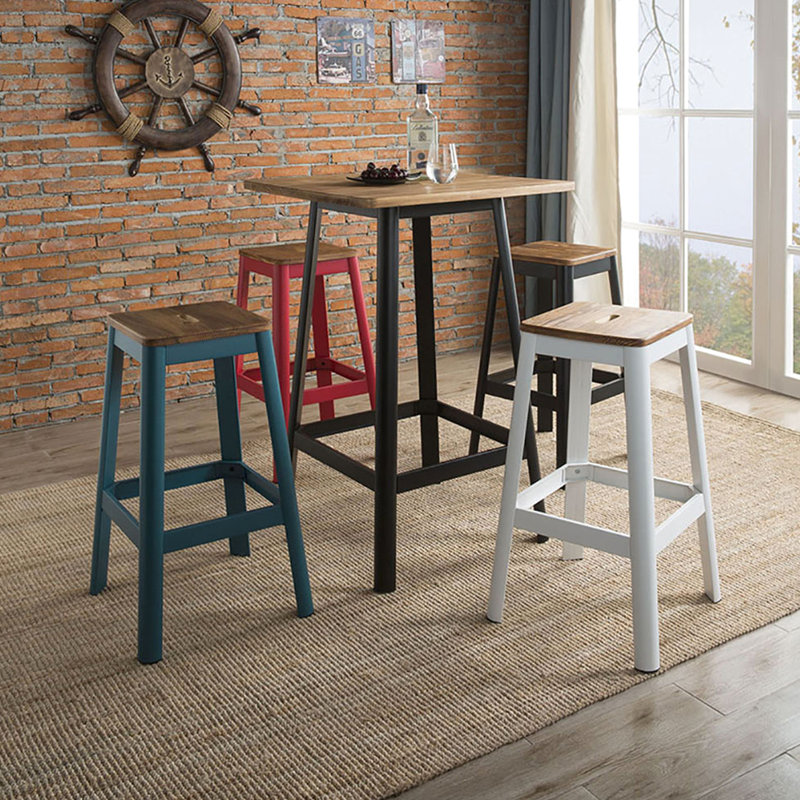Chaise de bar rouge avec siège naturel et pieds robustes en métal pour le décor des sièges de chambre à coucher, Rouge