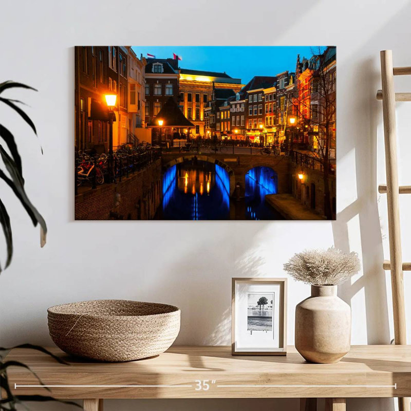 Kavia Utrecht la nuit, H 16 po x l 24 po